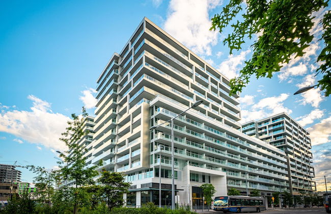 Charming Oasis Close to Airport & Downtown - Photo 39