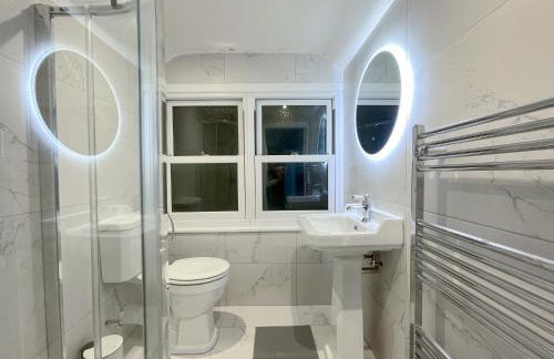 Luxury Private Apartments - Close to Town Centre - Photo 23