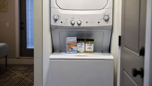 HostWise Stays - King Bed - Free Street Parking - Walkable Location - Foto 5