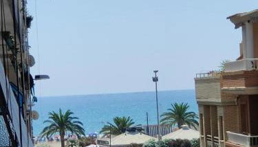 Seaview escape - spacious 3 bed beach apartment & terrace - Foto 2