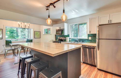 Cozy Retreat with Deck about 2 Mi to Pinecrest Lake! - Foto 1