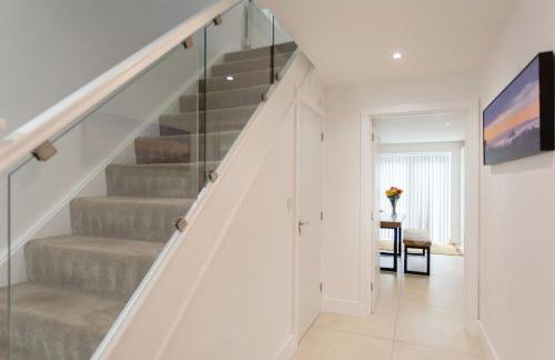 Luxe Detached 3 Bed Luxe House on Exclusive Private Estate Close to Coast Free Hot Tub Sleeps 6 Private Parking for 2 Cars - Photo 53