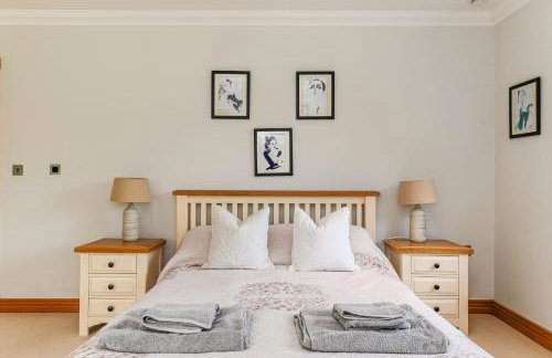 Woodland Cottage by inspirestays-com - Photo 20