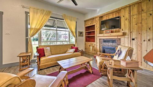 Remodeled Retro Home with Deck, Walk to Main Street! - Foto 3