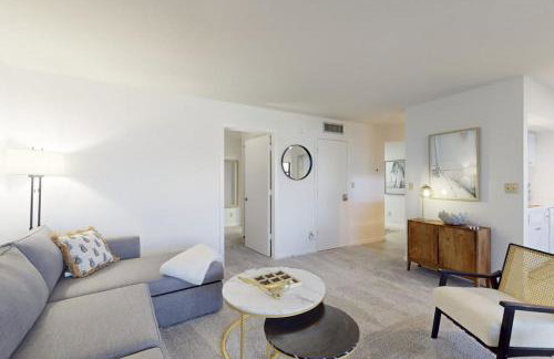 Retreat, Relax, & Repeat in Riverside - Foto 7