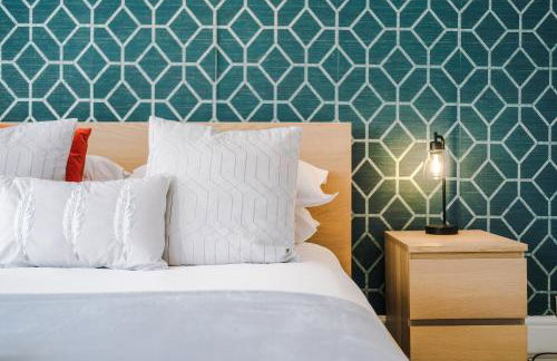 "Eastville Court Rhyl" by Greenstay Serviced Accommodation - A Cosy 2 Bedroom Bungalow with Parking, Dog Friendly, Close To Beaches, Shops & Restaurants - Ideal for Families, Friends, Couples & Business Travellers - Photo 17