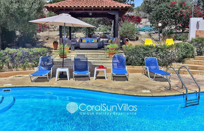 Large Pool & Garden, Billiard, Peaceful Area, Near to the Sea, Coral Bay Paphos - Foto 40