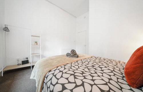 4 Beds - City Gateway Getaway with Free Parking - Foto 14