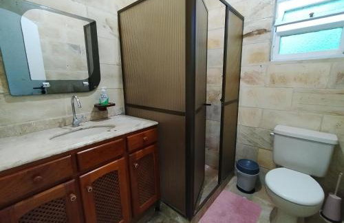 Cabo Frio, casa estilo colonial, ampla e confortável. - Foto 14