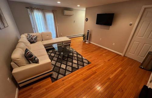 Premium Private Suite with Parking and Workspace - Foto 25