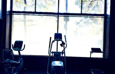 Spacious Loft with Fireplace - near CSU, Playhouse, Progressive field, R&R Hall of Fame with Gym & Sauna and Sleeps 12 - Foto 11