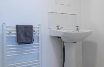 Spacious 5-bedroom home perfect for large groups - Foto 17