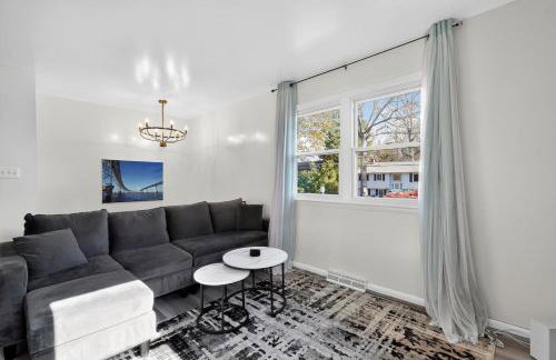 4BR House Mins to Downtown Annapolis with Firepit, Basement Bar, & Sleeps 12 - Foto 7