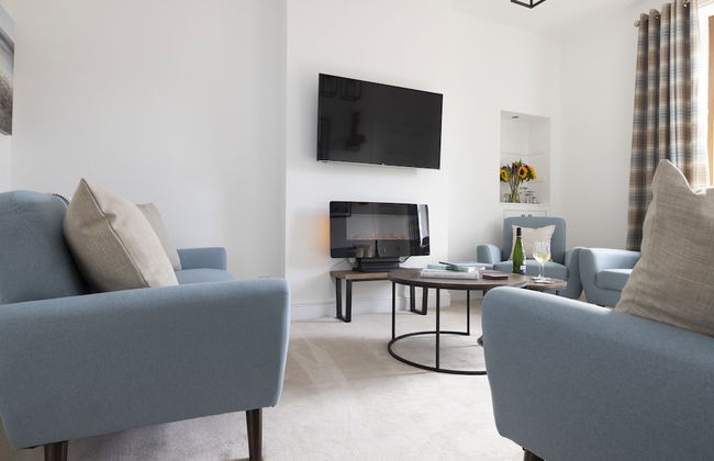 JOIVY Aurora House - 4 Bed With Hot Tub And Sea View - Foto 23