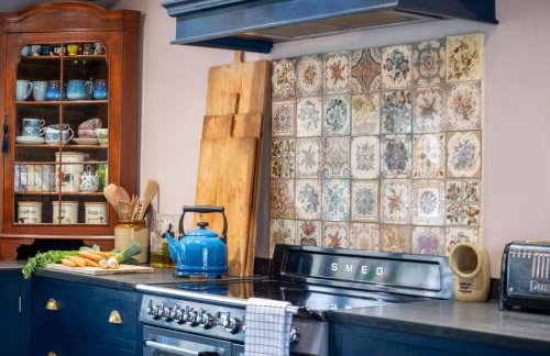 16th Century House, Castle Views, Mountain Views, Hot Tub, Firepit, Stunning Interiors - Foto 11