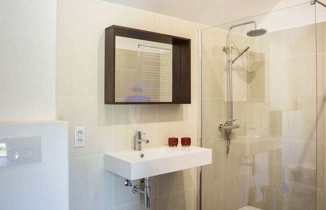 Well Kept House with Fireplace near Forest - Foto 13