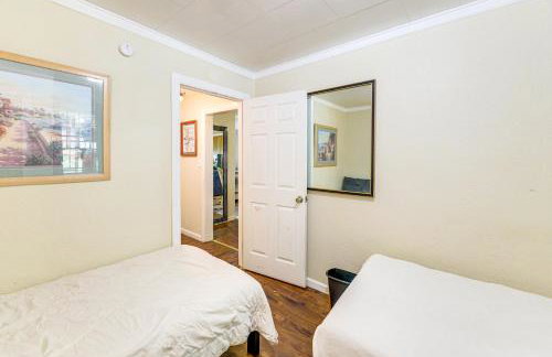 10 Mi to South Beach and Newport Home with Deck! - Photo 17