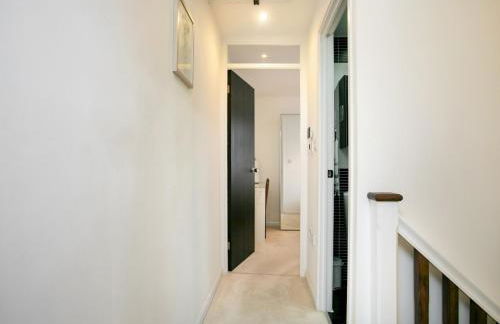 Charming Home - Free Parking - Private Garden - Pass the Keys - Foto 50