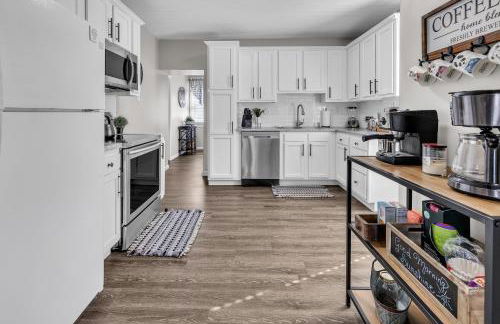 Serene Corner Cottage with Hot Tub home - Foto 8