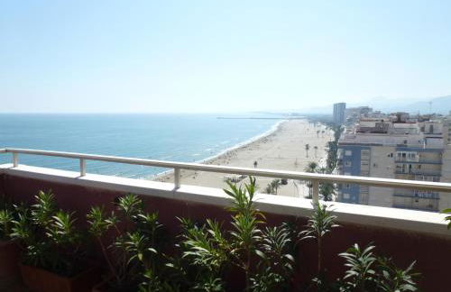 Espectacular terraza y vistas en 1a línea de playa - Foto 7