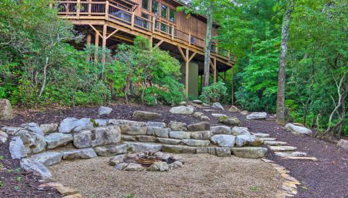 Couples Treehouse Retreat with Hot Tub and Views - Foto 2