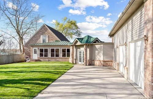 Newer Cottage on the Lake, ample space for boats - Foto 19