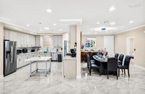 Spacious 9BR Home with Parking and Near DTLA - Foto 41