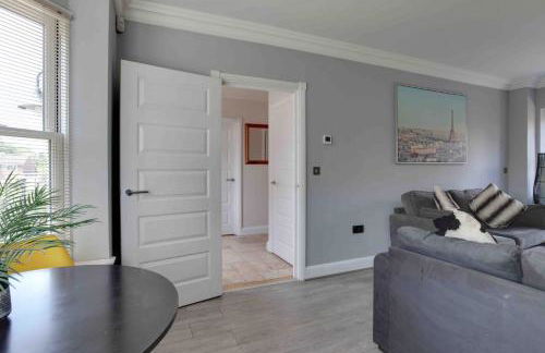 Elizabeth II Five Bedroom Spacious Home - Foto 29