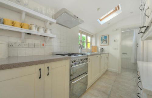 Charm Cottage - Photo 8