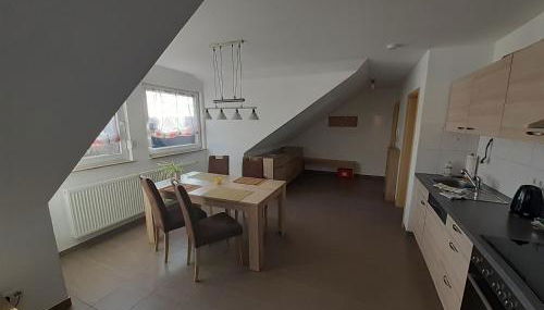 Fewo Steinhohle, DG 45qm, 1 Schlafzimmer & 1 Wohn-Esszimmer mit Bett - Foto 1