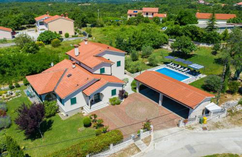 Holiday House OLIVE GROVE with pool and garden - Foto 1