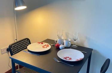 One Bedroom Bungalow No1 - Secure Gated Parking - Foto 7