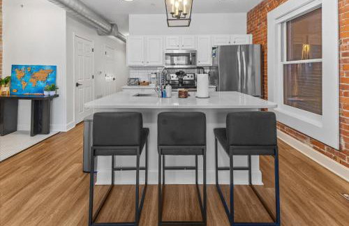 Steps away from Mass Ave Restaurants and Big Patio - Foto 12