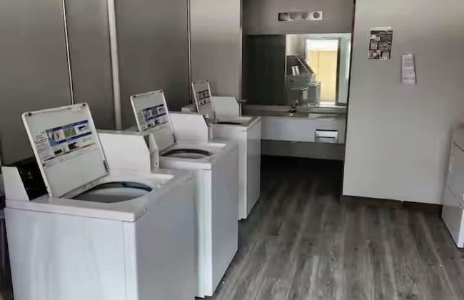 Gold Suites Rentals - Photo 21