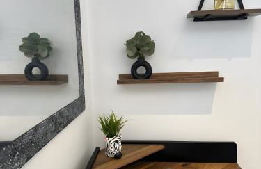 Amo Mews House - Central, Private Patio & Free Parking - Foto 16