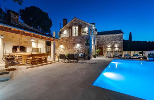 Villa Ani! Traditional and luxurious 4-bedroom villa with heated pool and sea views - Foto 41