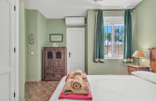 Villa Arin - Beachside Family Home by Finest Rentals - Photo 7