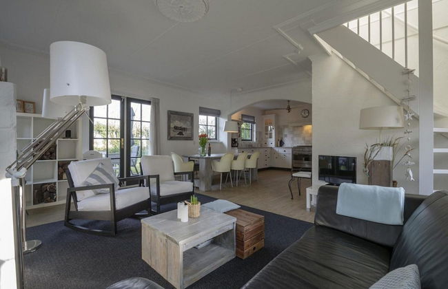 Beautifully Situated Luxury Villa on the Water - Foto 75