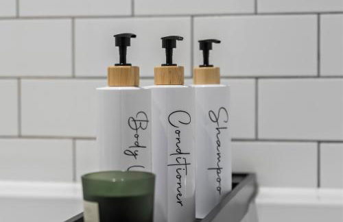 Tropical Suite - 2 Bed 2 Bath City Centre Netflix Games - Exclusive Weekly and Monthly DEALS - Raozee Homes - Foto 26