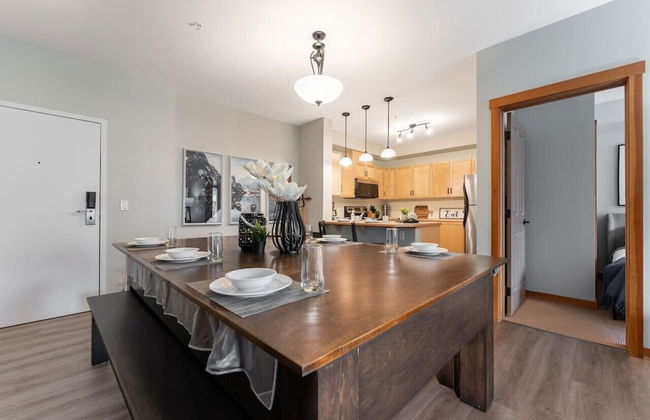 SPACIOUS 3-Br Luxury Condo | HEATED Pool + 3 Hot Tubs | Pool Table | Hm Theatre - Photo 12