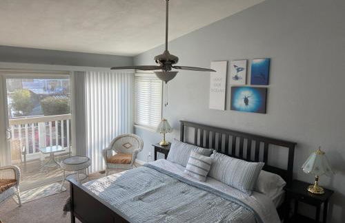 Waterfront Sleeps 6 near Marina with Hot Tub - Foto 29