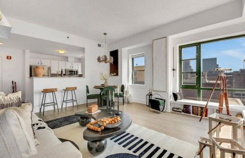 Penthouse Perfection with Unmatched Skyline Views - Foto 9