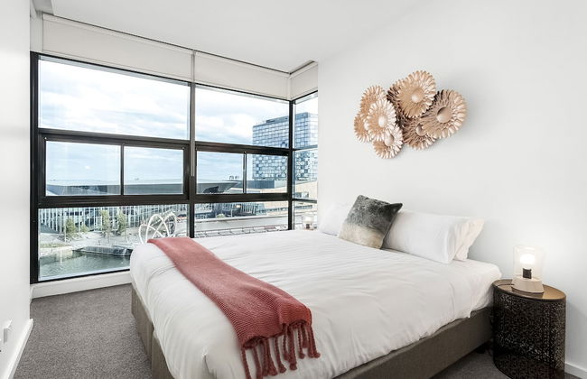 Waterfront Melbourne Apartments - Photo 9