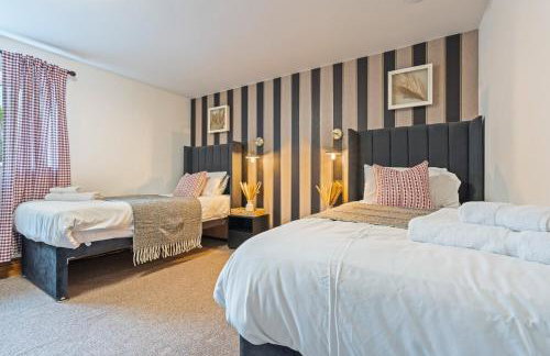 #111 New Farm with hot tub and Sauna - Sleeps 18 - Near Elmore Park - " Perfect for Contractors and Families - Parking space for 10 cars" - Foto 80