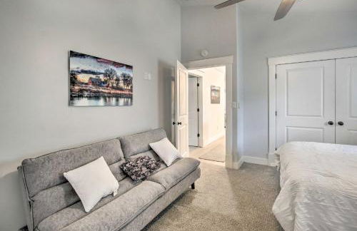 Cozy and Chic Abode about 11 Mi to Bloomington Lake - Foto 16