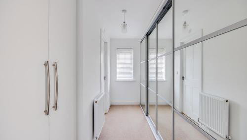 Stunning Detached House • Driveway Parking • Office • Sky TV • Spacious Garden • Yoko Property - Foto 5, wardrobe