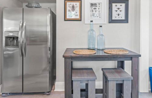 BeeKeeper's Inn - Beautifully Renovated 1929 Bungalow with 2 Bedrooms on Brick Street near Tampa's Attractions - Foto 21