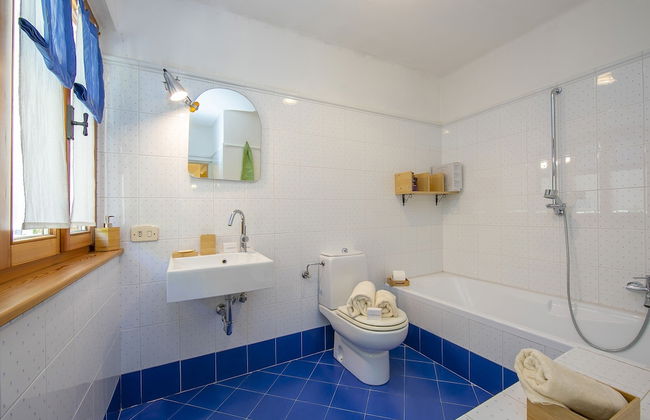 Cherry Tree House Family Friendly - Photo 13