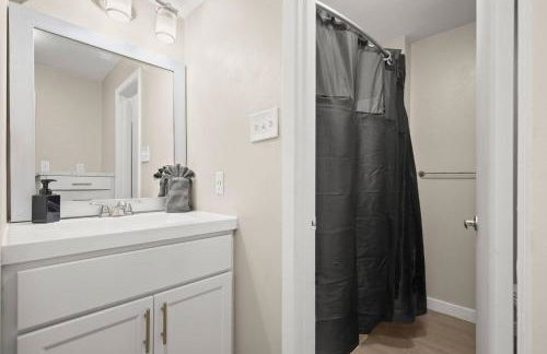 Chic and Cozy Loft near Q2 Stadium & North ATX - Foto 6