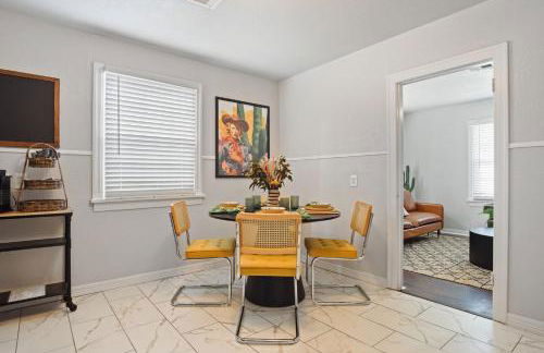 Charming Yellow Door House Steps from OU - Photo 5